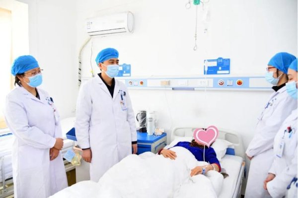 诚信配资 与“癌王”抗争三年：中西医协同治疗点亮生命新希望