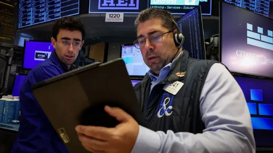 天牛宝 午盘：美股基本持平 市场关注特朗普-美联储角力与英伟达财报